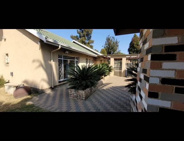 3 BEDROOM HOUSE FOR SALE IN BRACKENDOWNS